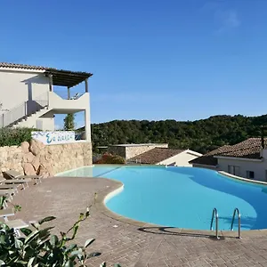 Con Piscina A 4 Km Da Baja Sardinia Appart hôtel